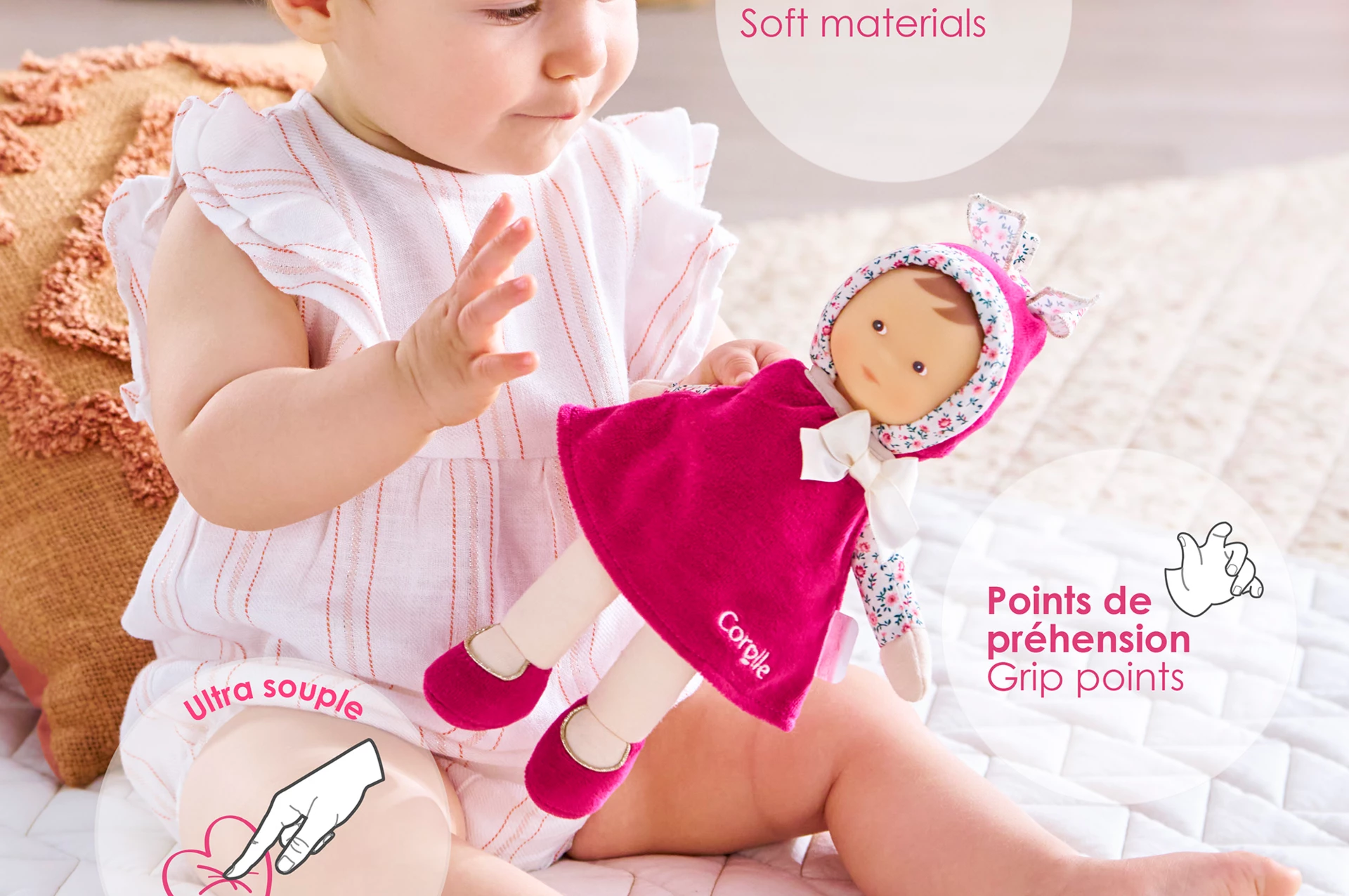 bebe avec son doudou corolle