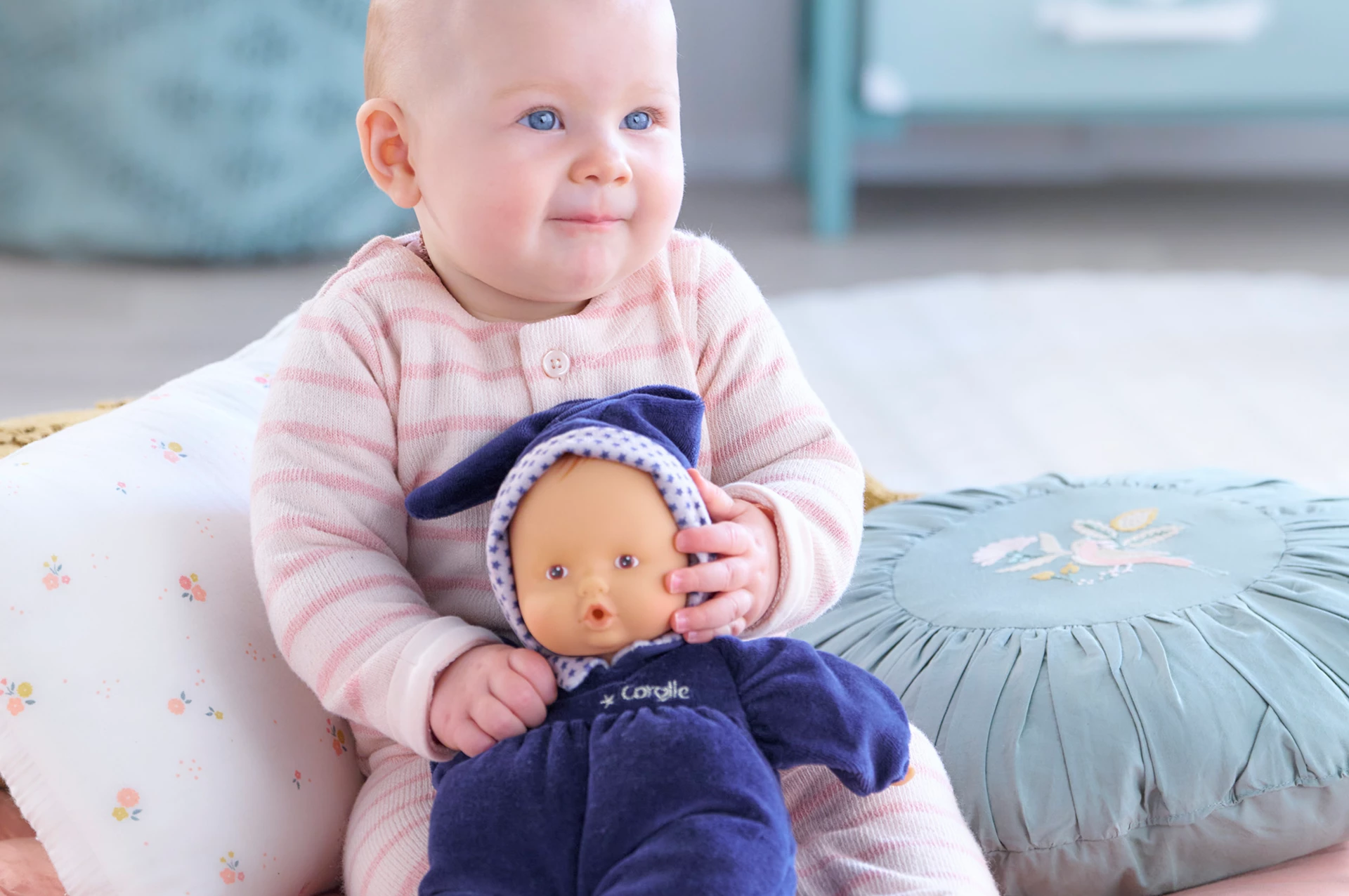bebe avec doudou babipouce