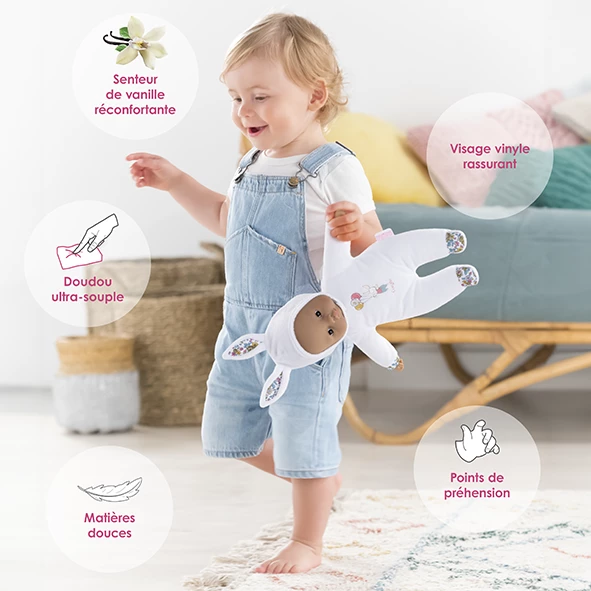 Bébé avec Poupon Pti'Cœur Lapin Blanc