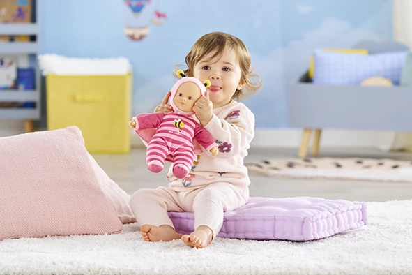 bébé avec doudou Corolle pti'Coeur