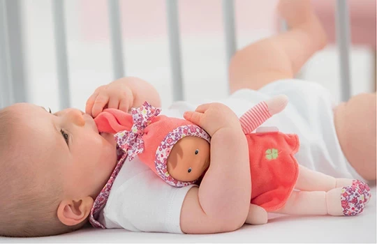 Jouet bébé 5 mois : quels jouets pour éveiller un bébé de 5 mois ?