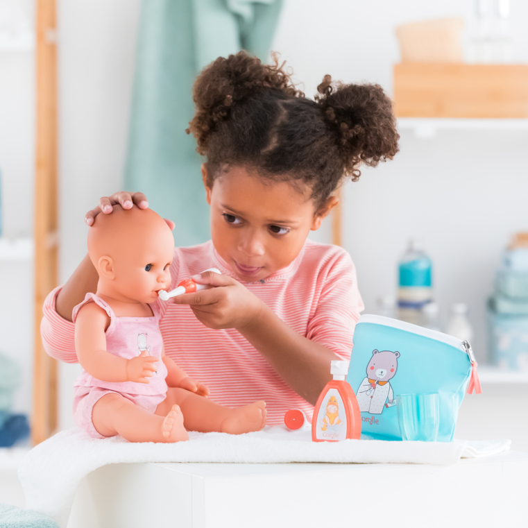 Mon Grand Poupon Emma se brosse les dents