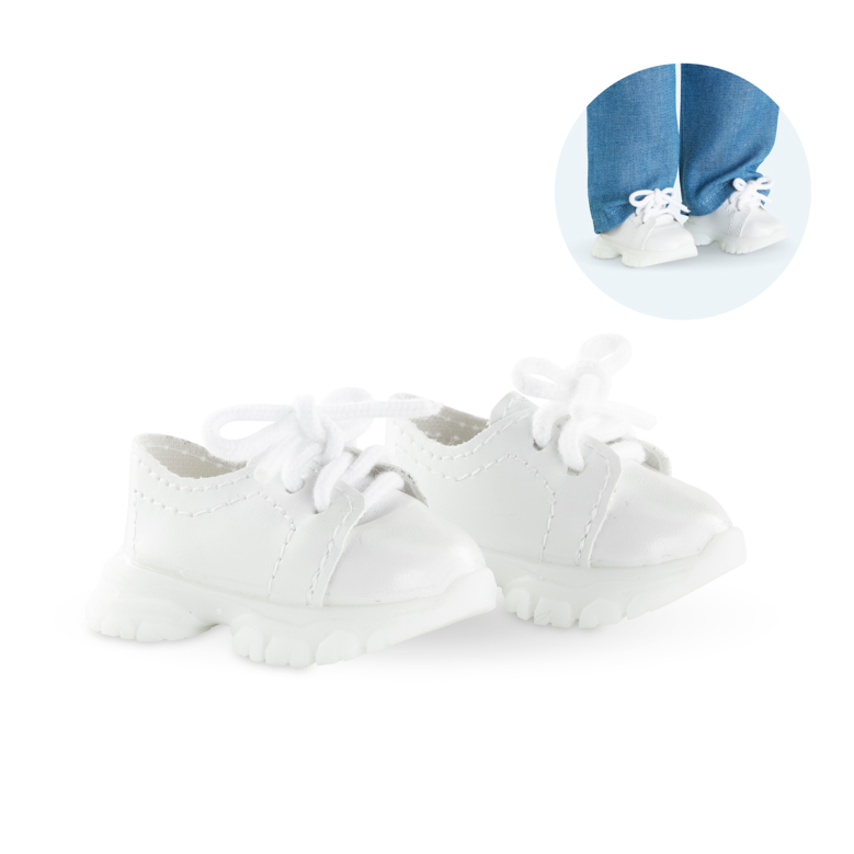 Pénélope en Robe Denim et Baskets