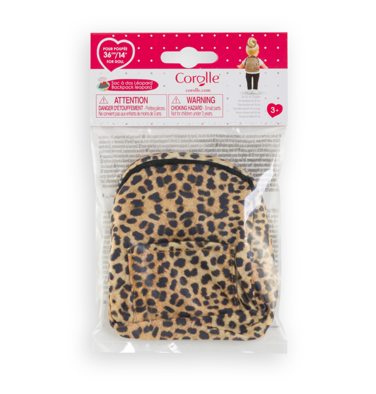 Pénélope en Robe Denim et Baskets