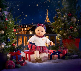 Mon grand poupon Suzanne Corolle en Fêtes dans le décor de Noël