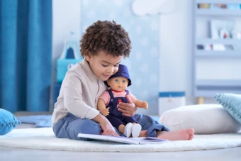 Mon Grand Poupon Eliott se change