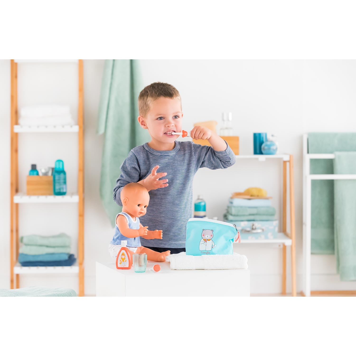 Trousse de toilette et accessoires pour poupon 36 et 42 cm Corolle