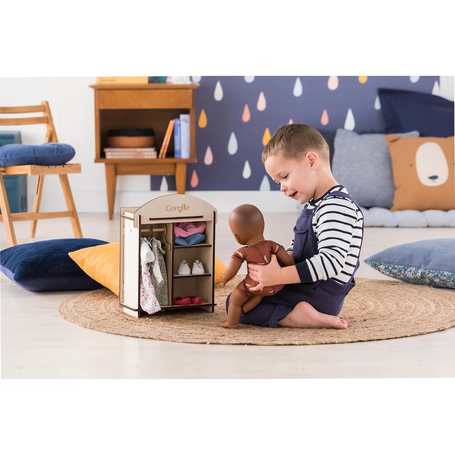 Dressing poupée Corolle® petite armoire en bois pour vêtement de poupon et poupée